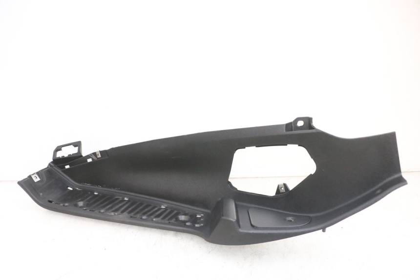 photo de CARENA PEDANA SINISTRA PIAGGIO MP3 RL 250 (2006 - 2010) - Dettagli dei punti di fissaggio