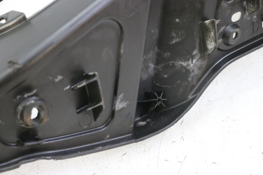 photo de MARCHE PIED SINISTRO PIAGGIO X8 125 (2004 - 2007) - Primo piano tecnico