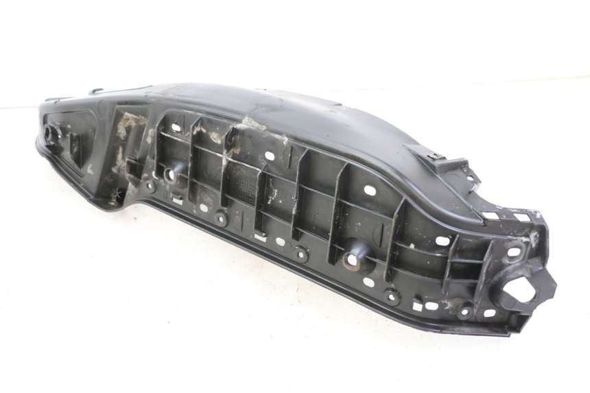 photo de MARCHE PIED SINISTRO PIAGGIO X8 125 (2004 - 2007) - Dettagli dei punti di fissaggio