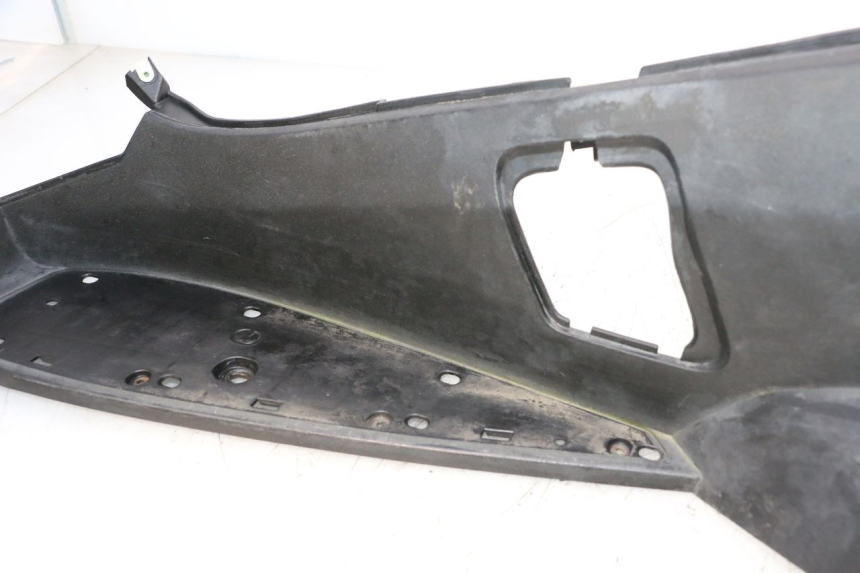 photo de PEDANA SINISTRA PEUGEOT SATELIS COMPRESSOR K15 125 (2006 - 2009) - Dettaglio del componente