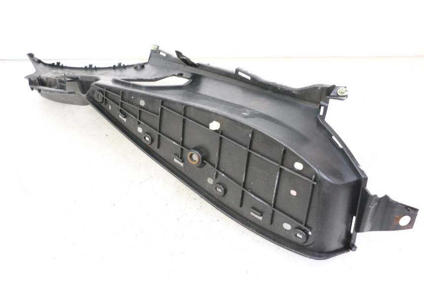 photo de CARENA PEDANA SINISTRA PEUGEOT SATELIS 125 (2013 - 2018) - Zoom sullo stato d'uso