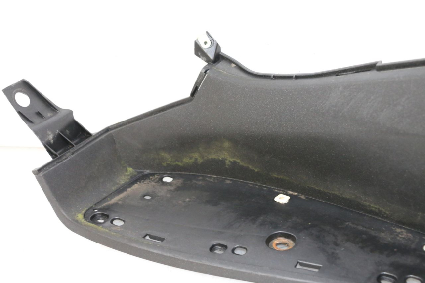 photo de CARENA PEDANA SINISTRA PEUGEOT SATELIS 125 (2013 - 2018) - Dettagli dei punti di fissaggio