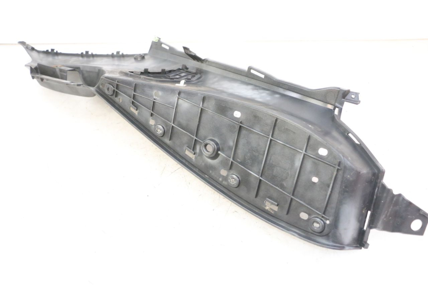 photo de CARENA PEDANA SINISTRA PEUGEOT SATELIS 125 (2013 - 2018) - Primo piano tecnico