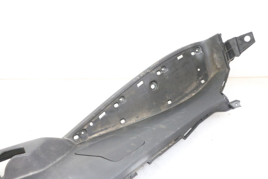 photo de CARENA PEDANA SINISTRA PEUGEOT SATELIS 125 (2013 - 2018) - Stato della superficie e materiale