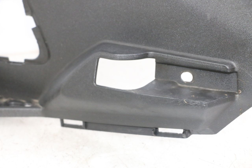 photo de CARENA PEDANA SINISTRA PEUGEOT SATELIS 125 (2013 - 2018) - Primo piano tecnico