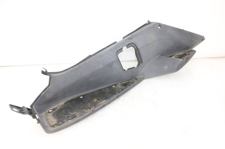 photo de CARENA PEDANA SINISTRA PEUGEOT SATELIS 250 (2006 - 2012) - Dettaglio del componente