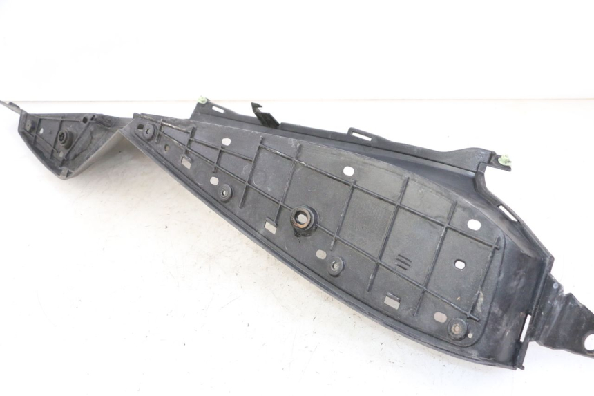 photo de CARENA PEDANA SINISTRA PEUGEOT SATELIS 250 (2006 - 2012) - Altra angolazione