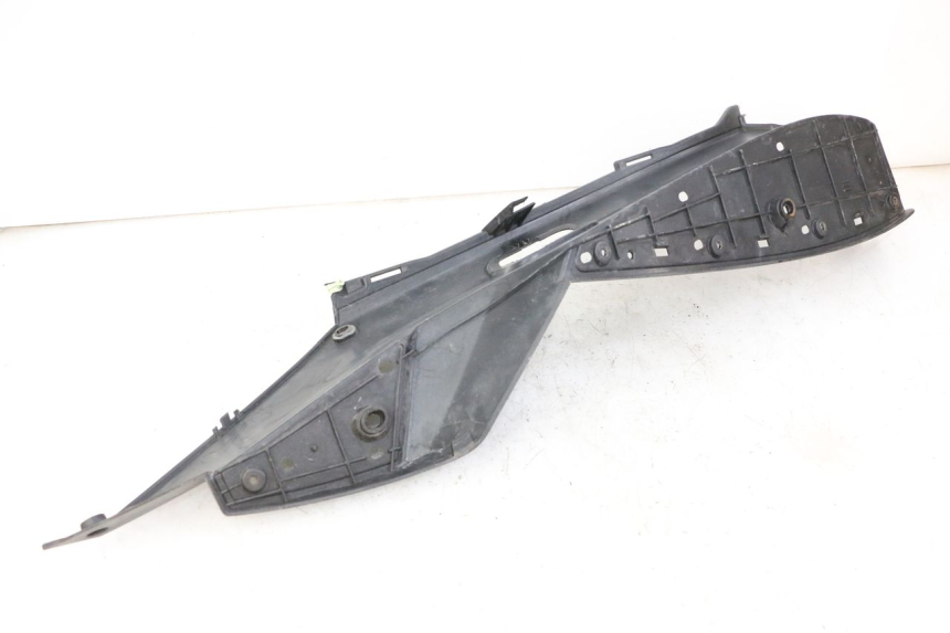 photo de CARENA PEDANA SINISTRA PEUGEOT SATELIS 250 (2006 - 2012) - Primo piano tecnico