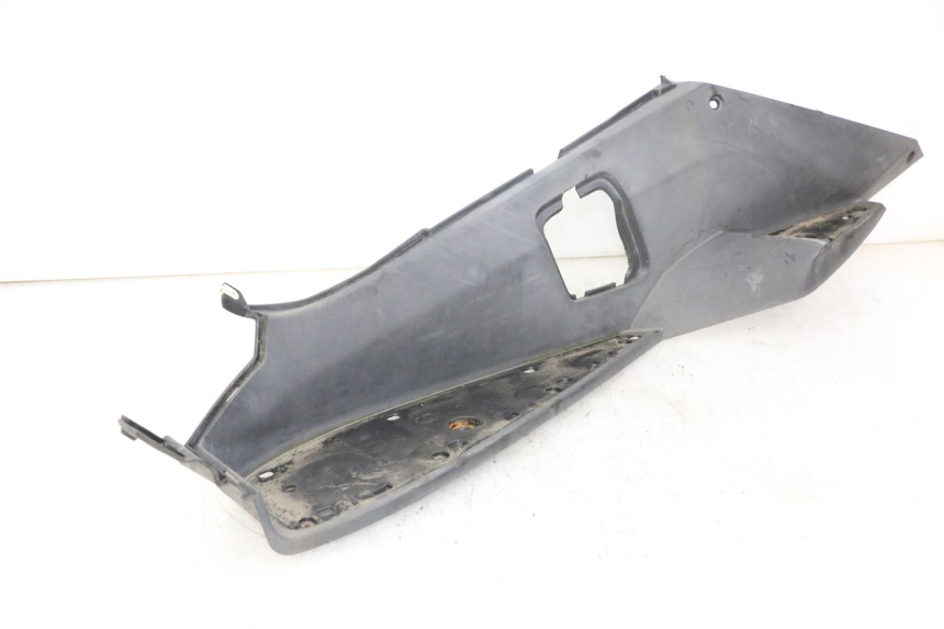 photo de CARENA PEDANA SINISTRA PEUGEOT SATELIS 250 (2006 - 2012) - Stato della superficie e materiale