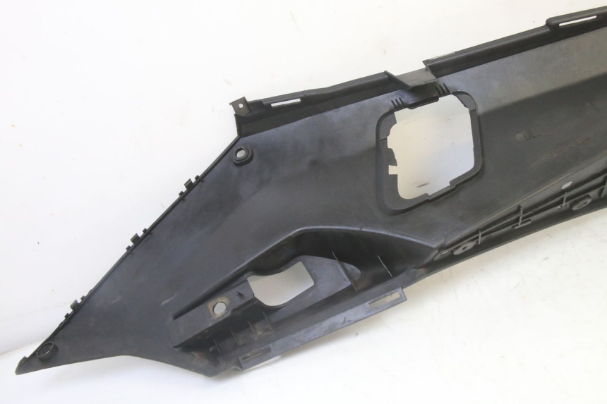 photo de CARENA PEDANA SINISTRA PEUGEOT SATELIS 125 (2013 - 2018) - Stato della superficie e materiale