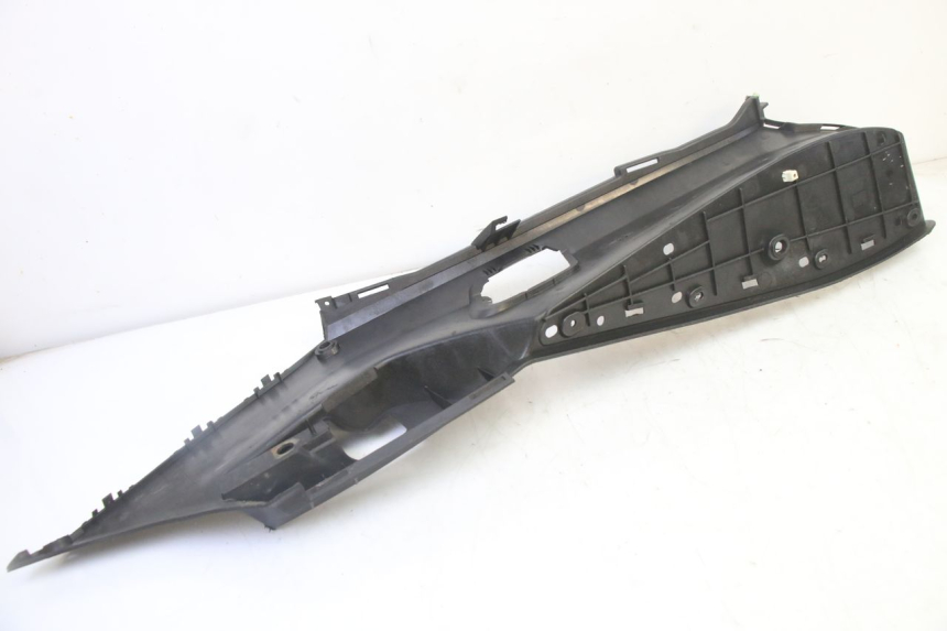 photo de CARENA PEDANA SINISTRA PEUGEOT SATELIS 125 (2013 - 2018) - Marcature e riferimenti originali