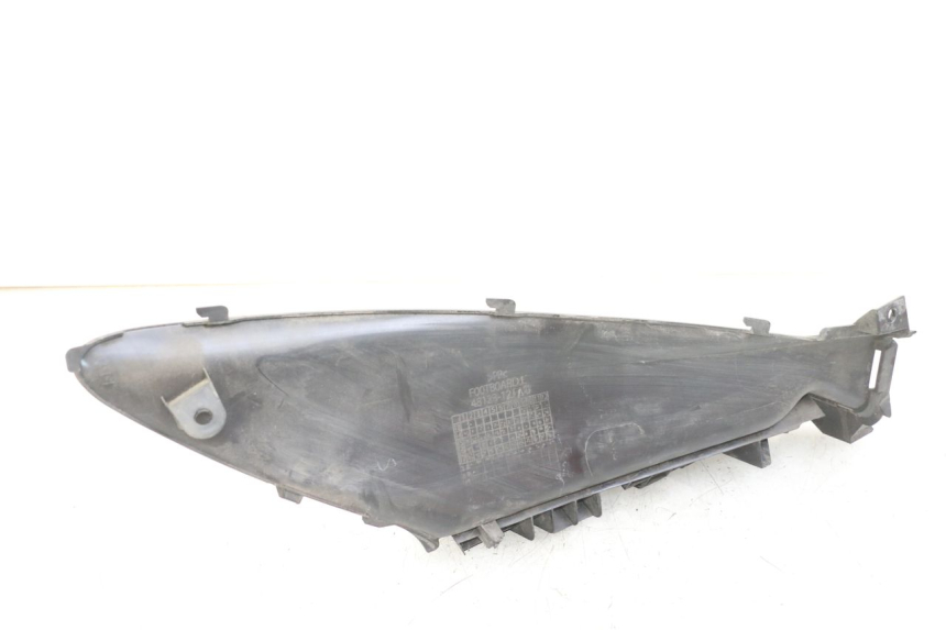 photo de CARENA PEDANA SINISTRA SUZUKI BURGMAN 125 (2018 - 2021) - Zoom sullo stato d'uso