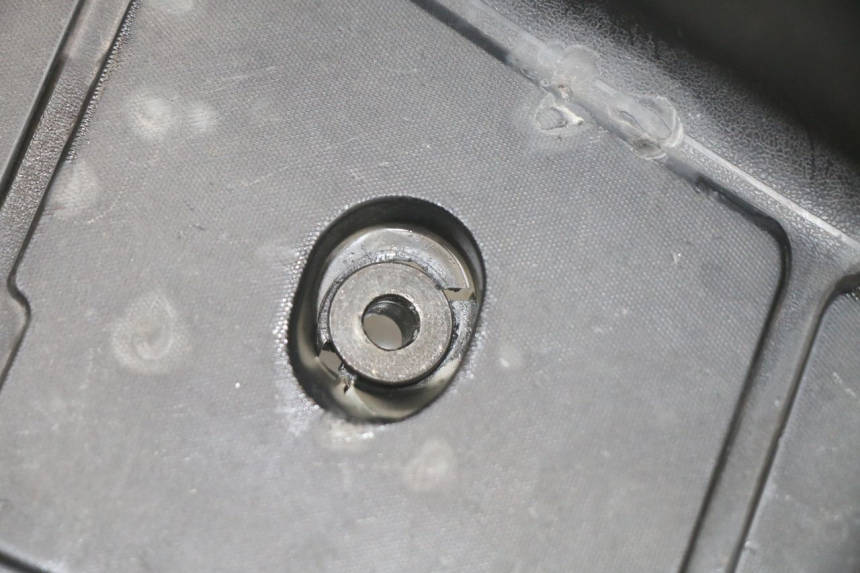 photo de CARENA PEDANA SINISTRA SUZUKI BURGMAN 125 (2015 - 2017) - Zoom sullo stato d'uso