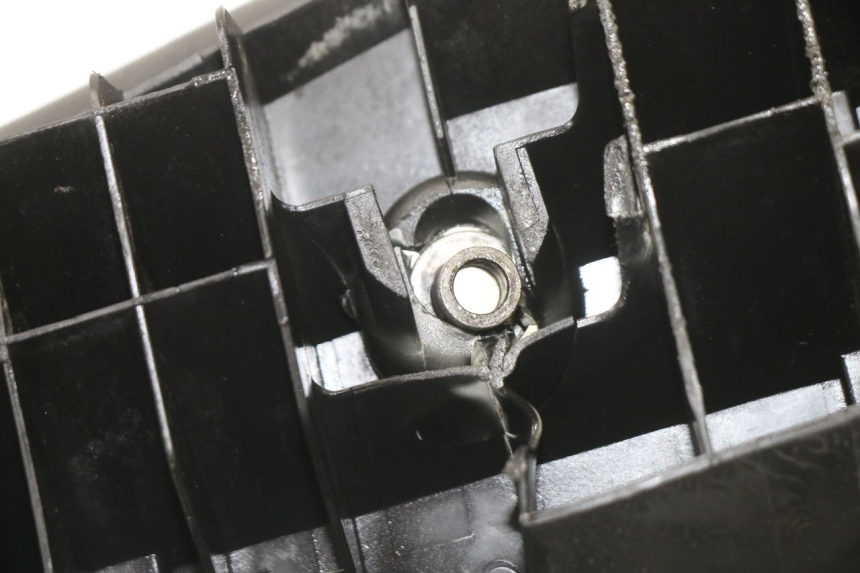 photo de CARENA PEDANA SINISTRA SUZUKI BURGMAN 125 (2015 - 2017) - Stato della superficie e materiale