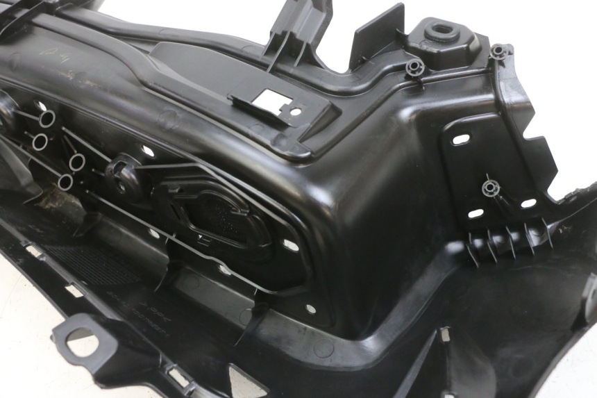 photo de CARENA PEDANA SINISTRA YAMAHA TRICITY 300 (2020 - 2024) - Zoom sullo stato d'uso