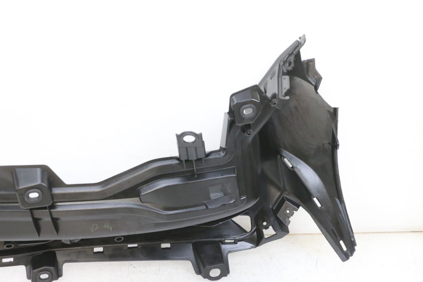 photo de CARENA PEDANA SINISTRA YAMAHA TRICITY 300 (2020 - 2024) - Dettagli dei punti di fissaggio