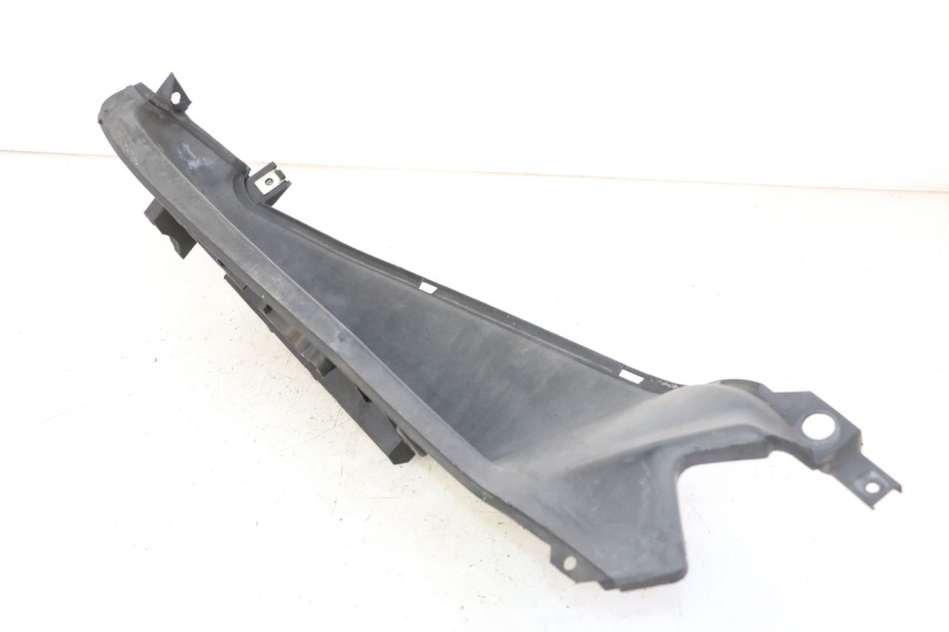 photo de CARENA PEDANA SINISTRA YAMAHA X-CITY XCITY 125 (2007 - 2013) - Dettagli dei punti di fissaggio