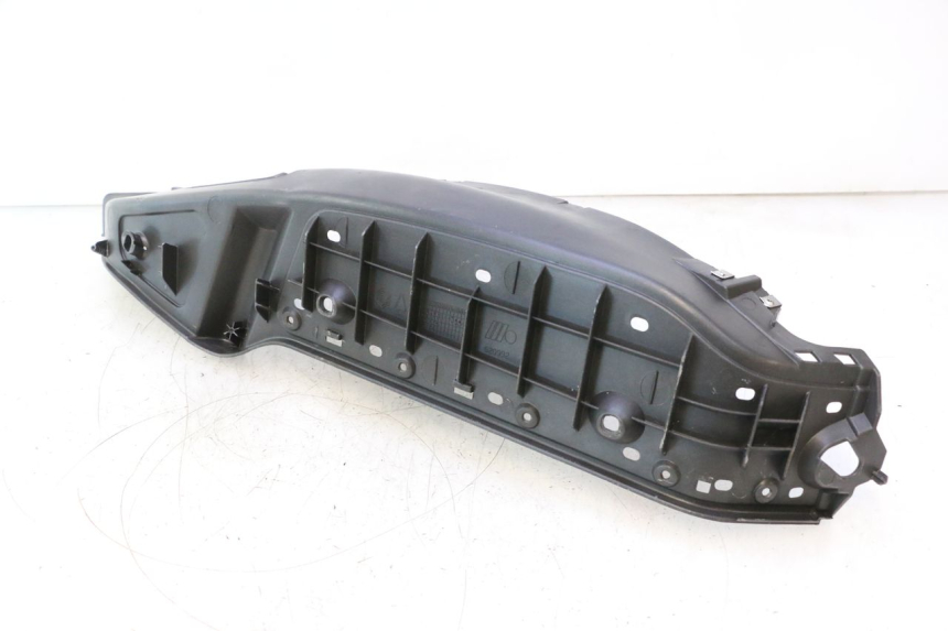 photo de CARENA PEDANA SINISTRA PIAGGIO X8 STREET 125 (2006 - 2007) - Stato della superficie e materiale