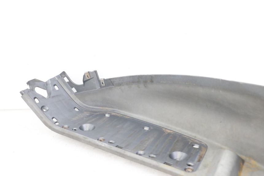 photo de MARCHE PIED SINISTRO PIAGGIO X8 125 (2004 - 2007) - Dettagli dei punti di fissaggio