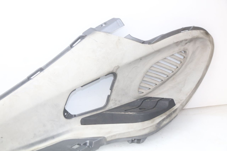 photo de PEDANA SINISTRA PIAGGIO X9 EVOLUTION 250 (2003 - 2007) - Stato della superficie e materiale