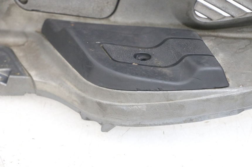 photo de PEDANA SINISTRA PIAGGIO X9 125 (2000 - 2003) - Primo piano tecnico