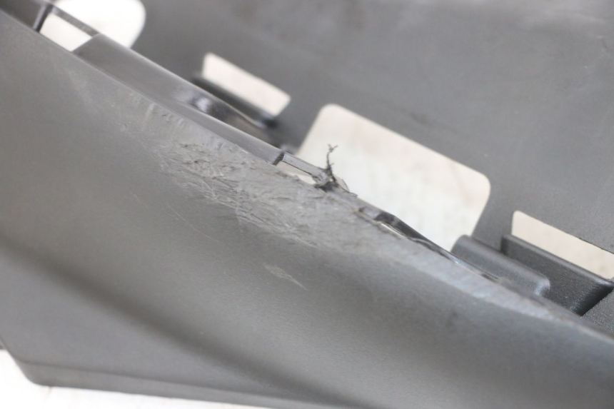 photo de CARENA PEDANA SINISTRA YAMAHA NEO'S NEOS 2T EASY 50 (2013 - 2016) - Dettagli dei punti di fissaggio