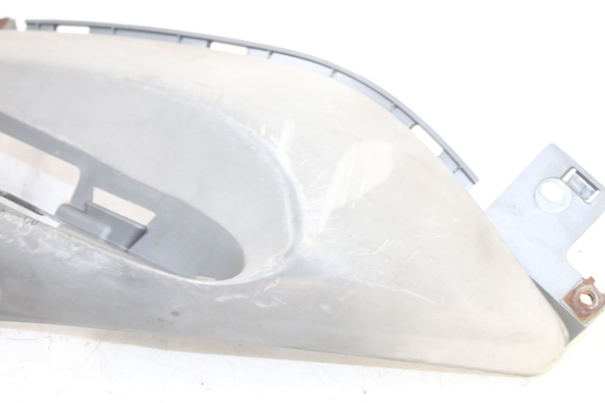 photo de CARENA PEDANA SINISTRA YAMAHA NEOS NEO'S 4T 50 (2008 - 2016) - Primo piano tecnico