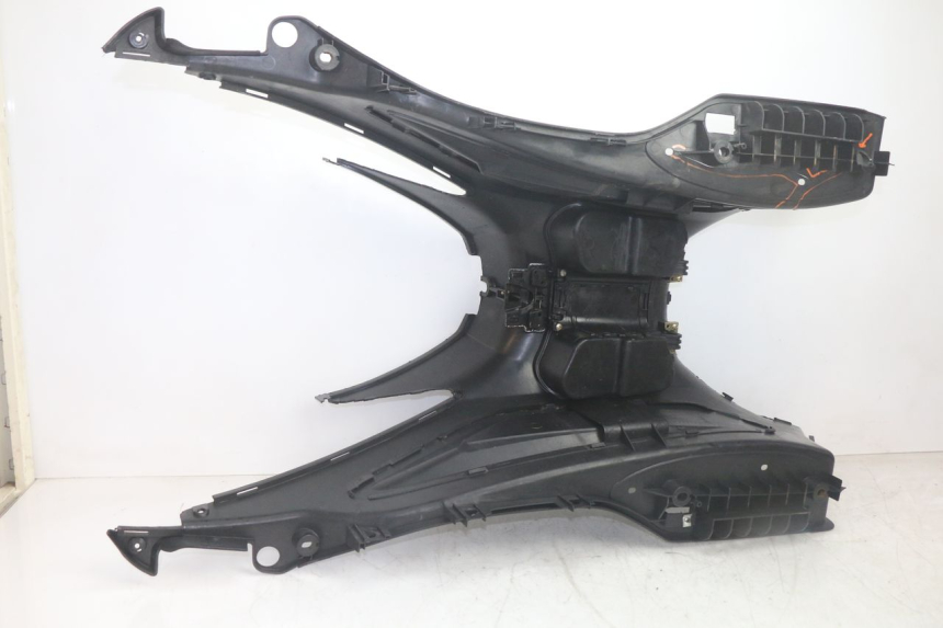 photo de CARENA PEDANA SYM GTS EVO 125 (2009 - 2013) - Dettagli dei punti di fissaggio