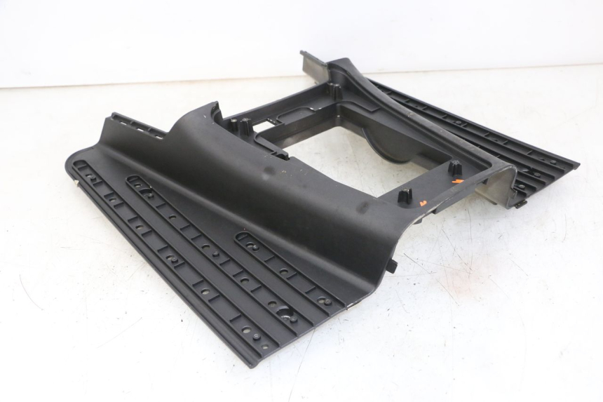 photo de CARENA PEDANA JM MOTORS VX 125 (2022 - 2025) - Primo piano tecnico