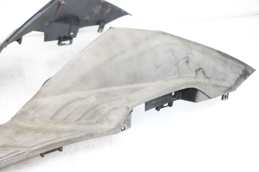 photo de CARENA PEDANA SYM JOYRIDE EVO 125 (2009 - 2016) - Dettagli dei punti di fissaggio