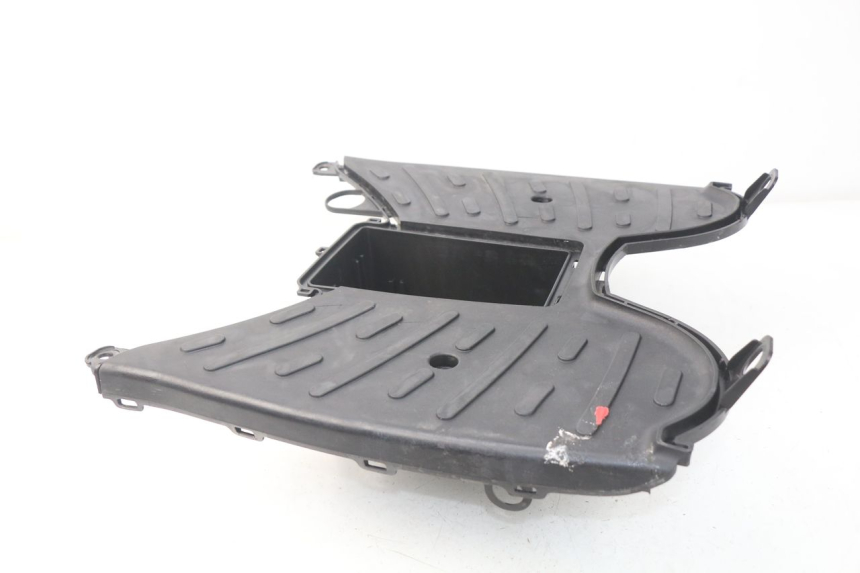 photo de Pedana PEUGEOT KISBEE 2T 50 (2010 - 2017) - Caratteristiche distintive