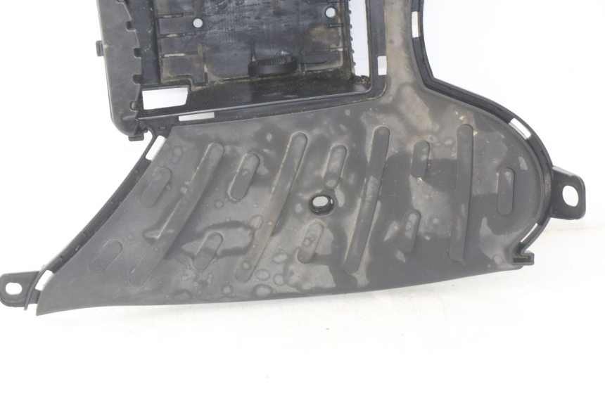 photo de Pedana PEUGEOT KISBEE 2T 50 (2010 - 2017) - Stato della superficie e materiale