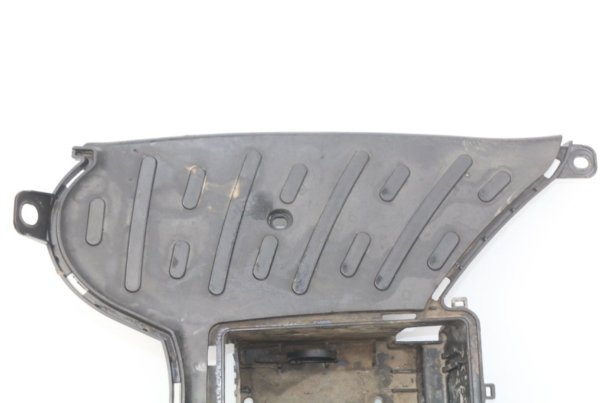 photo de Pedana PEUGEOT KISBEE 2T 50 (2010 - 2017) - Stato della superficie e materiale