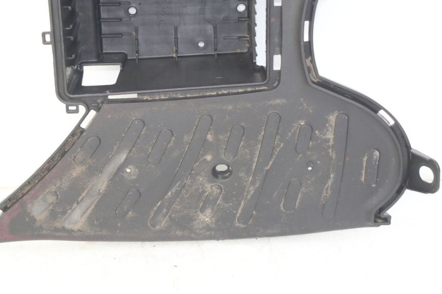 photo de PEDANA PEUGEOT KISBEE 2T 50 (2018 - 2022) - Stato della superficie e materiale