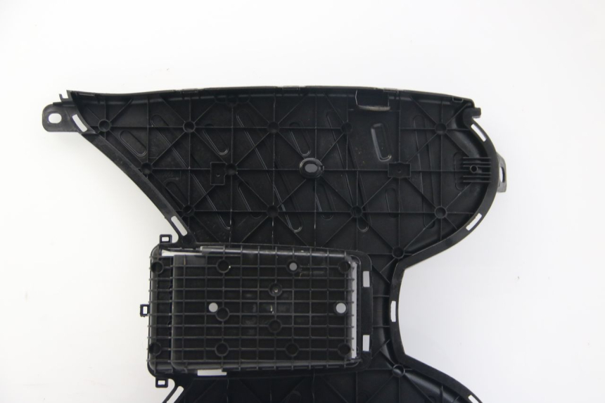 photo de MARCHE PIED PEUGEOT KISBEE 4T 50 (2018 - 2022) - Zoom sullo stato d'uso