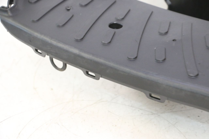 photo de CARENA PEDANA PEUGEOT KISBEE 4T 50 (2023 - 2026) - Ricambio usato controllato