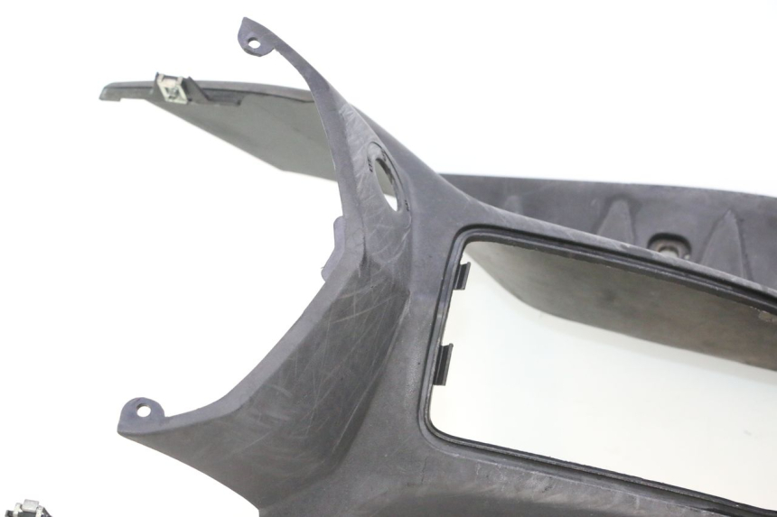 photo de CARENA PEDANA PEUGEOT LUDIX PRO 2T 50 (2010 - 2017) - Focus sulla struttura