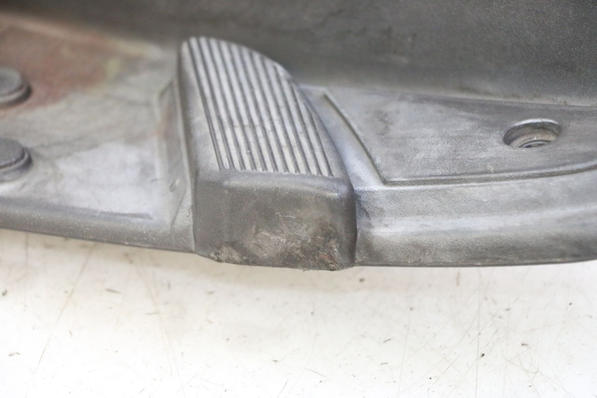 photo de CARENA PEDANA PIAGGIO LXV 4T 50 (2009 - 2013) - Altra vista dell'articolo