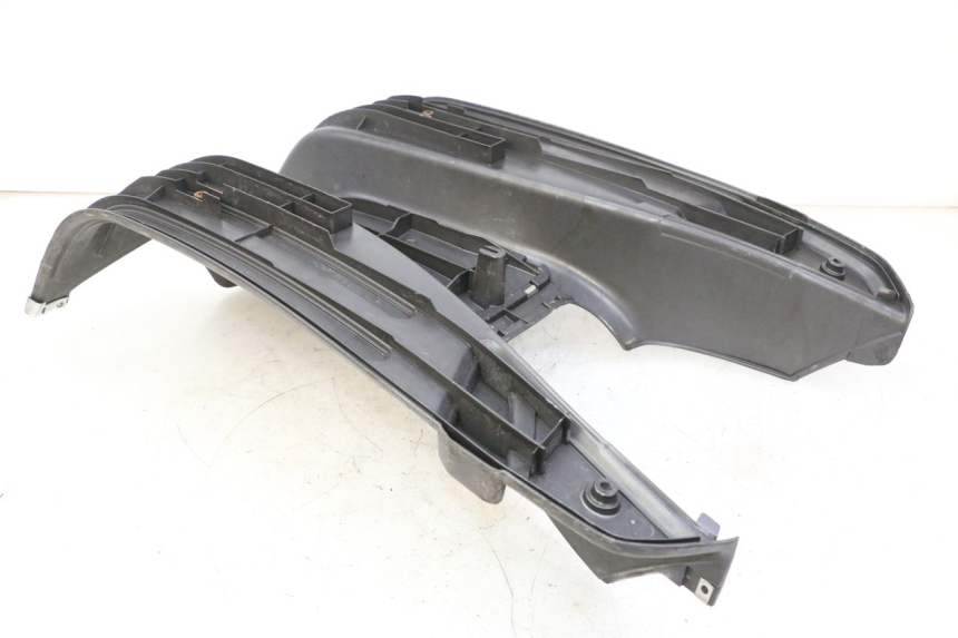 photo de CARENA PEDANA PIAGGIO LXV 4T 50 (2009 - 2013) - Zoom sullo stato d'uso