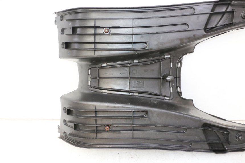 photo de CARENA PEDANA PIAGGIO LXV 4T 50 (2009 - 2013) - Primo piano tecnico