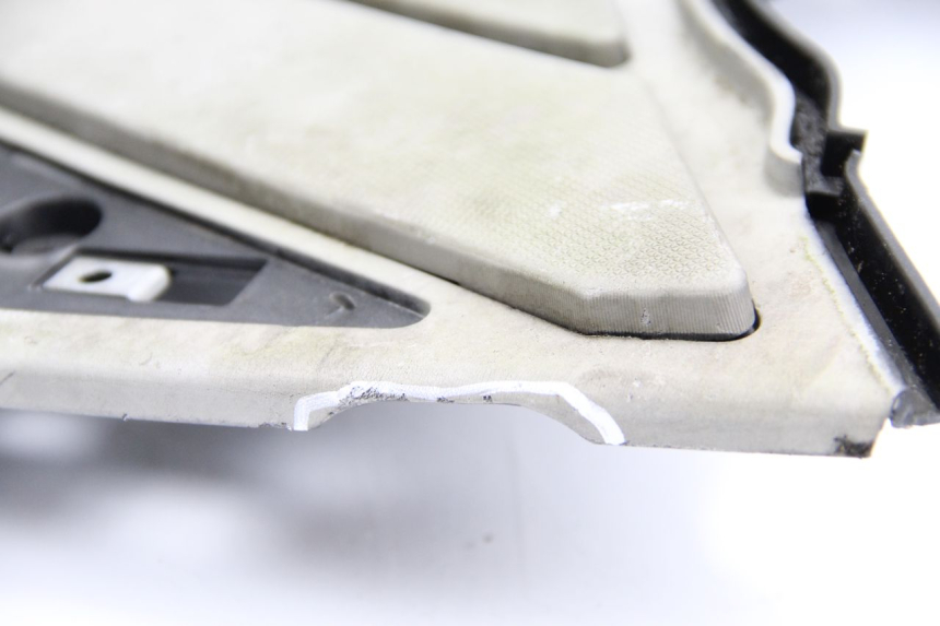 photo de CARENA PEDANA PIAGGIO NEW TYPHOON 50 (2010 - 2017) - Dettagli dei punti di fissaggio