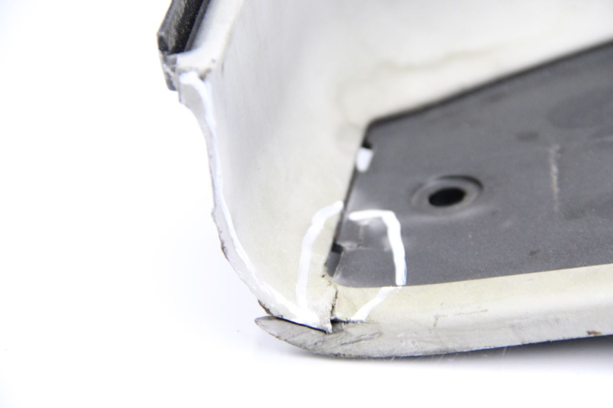 photo de CARENA PEDANA PIAGGIO NEW TYPHOON 50 (2010 - 2017) - Stato della superficie e materiale