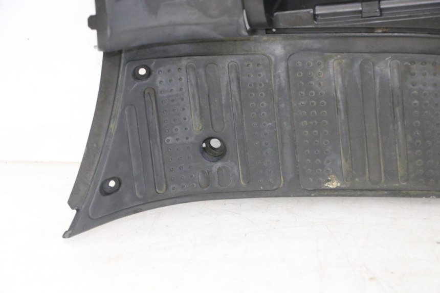 photo de CARENA PEDANA JM MOTORS OLDIES GT 4T 50 (2018 - 2025) - Zoom sui componenti