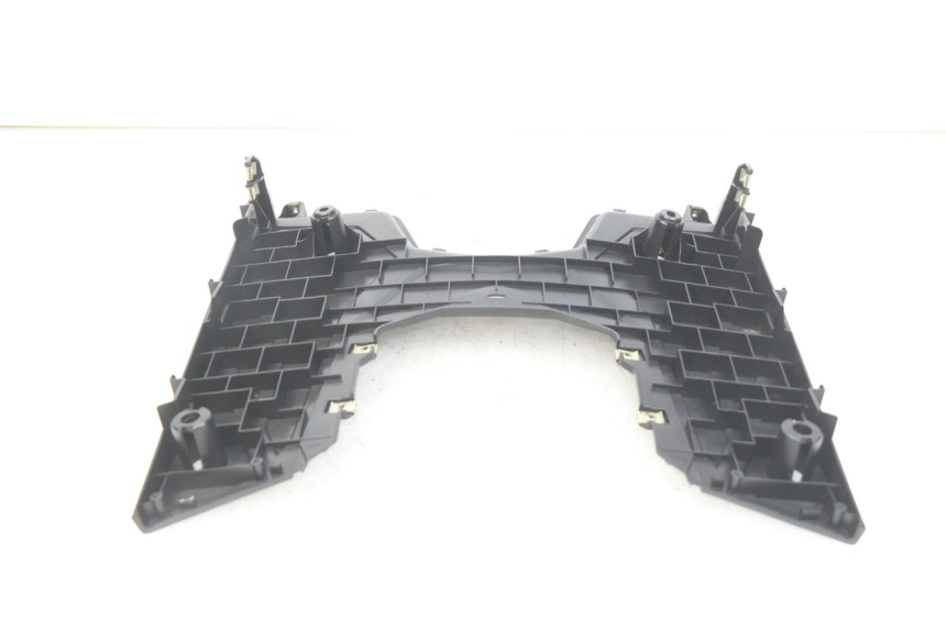 photo de CARENA PEDANA SYM ORBIT III 3 4T 50 (2021 - 2025) - Stato della superficie e materiale