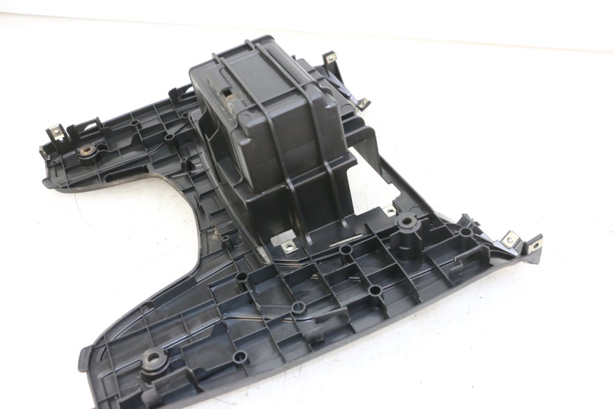 photo de CARENA PEDANA PEUGEOT BELVILLE 125 (2017 - 2021) - Dettaglio del componente