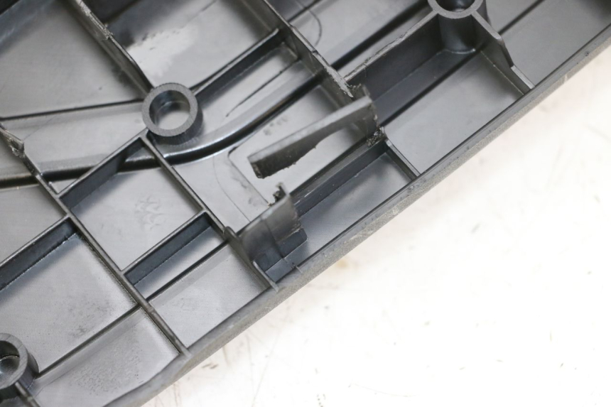 photo de CARENA PEDANA PEUGEOT BELVILLE 125 (2017 - 2021) - Zoom sullo stato d'uso