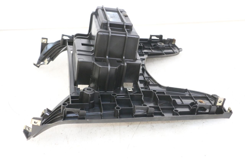 photo de CARENA PEDANA PEUGEOT BELVILLE 125 (2017 - 2021) - Altra angolazione