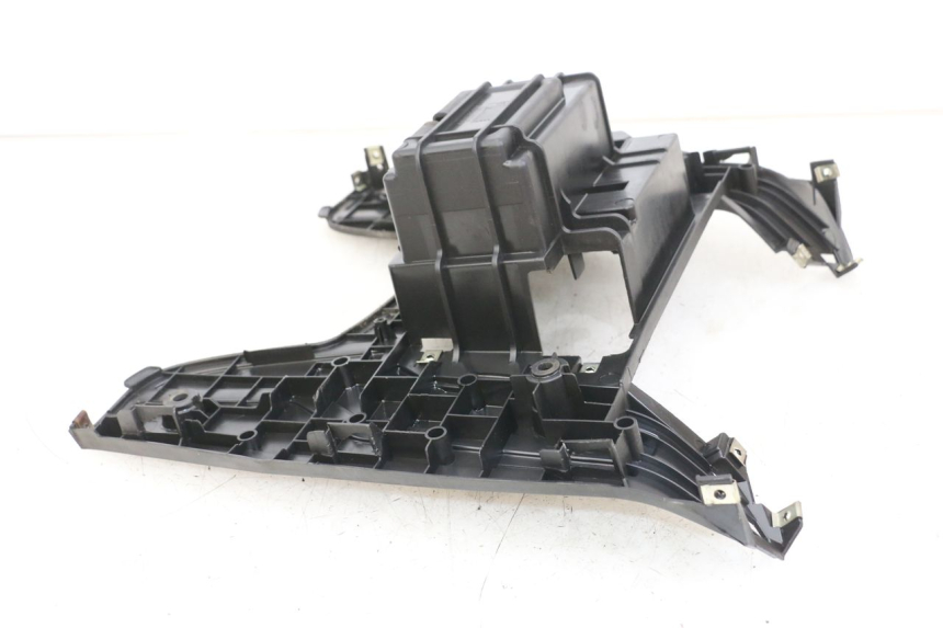 photo de CARENA PEDANA PEUGEOT BELVILLE 125 (2017 - 2021) - Primo piano tecnico