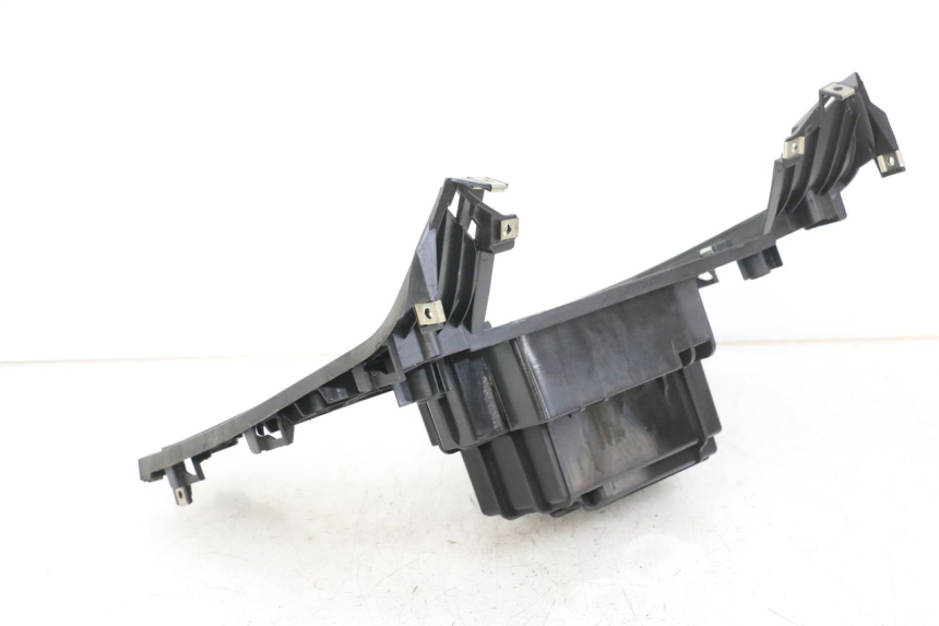 photo de CARENA PEDANA PEUGEOT BELVILLE 125 (2017 - 2021) - Stato della superficie e materiale