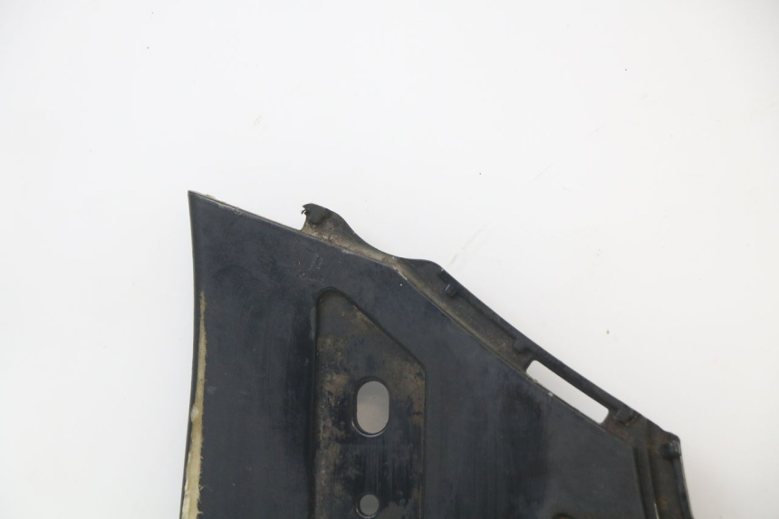 photo de CARENA PEDANA PEUGEOT DJANGO 125 (2014 - 2017) - Primo piano tecnico